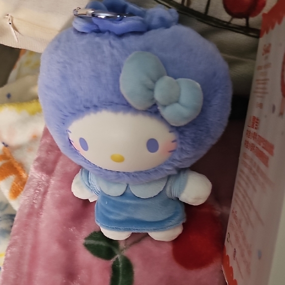 Hello Kitty Fruity Paradise Plush - Purple and Blue - Picture 3 of 6